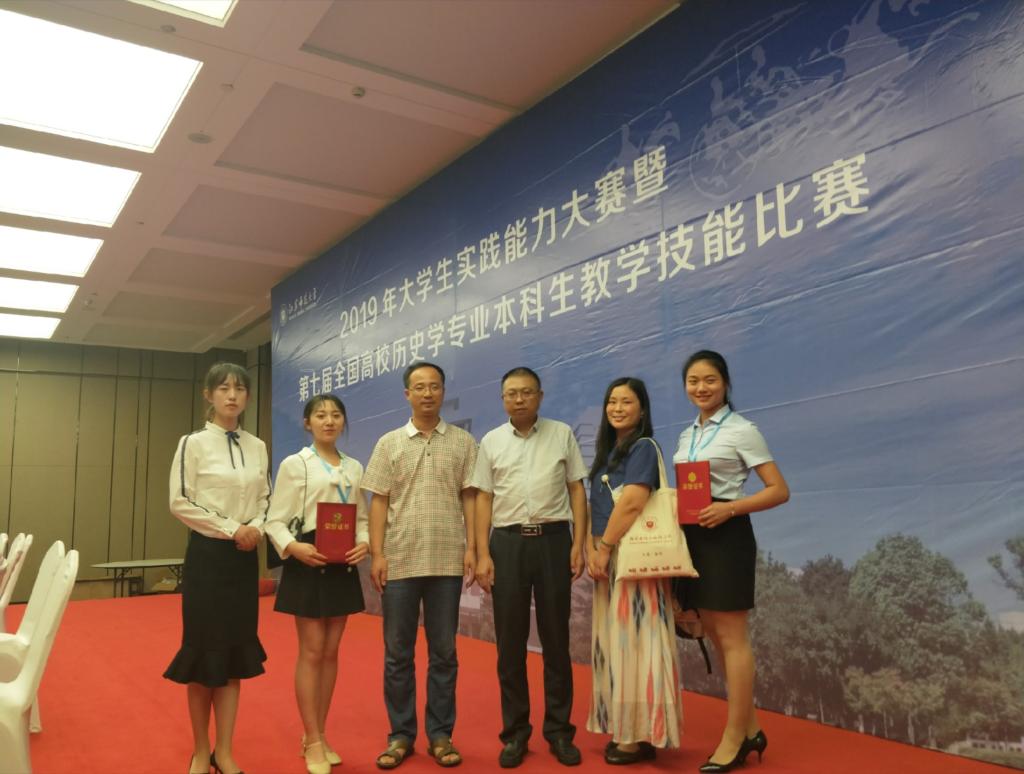 获奖现场合影留念