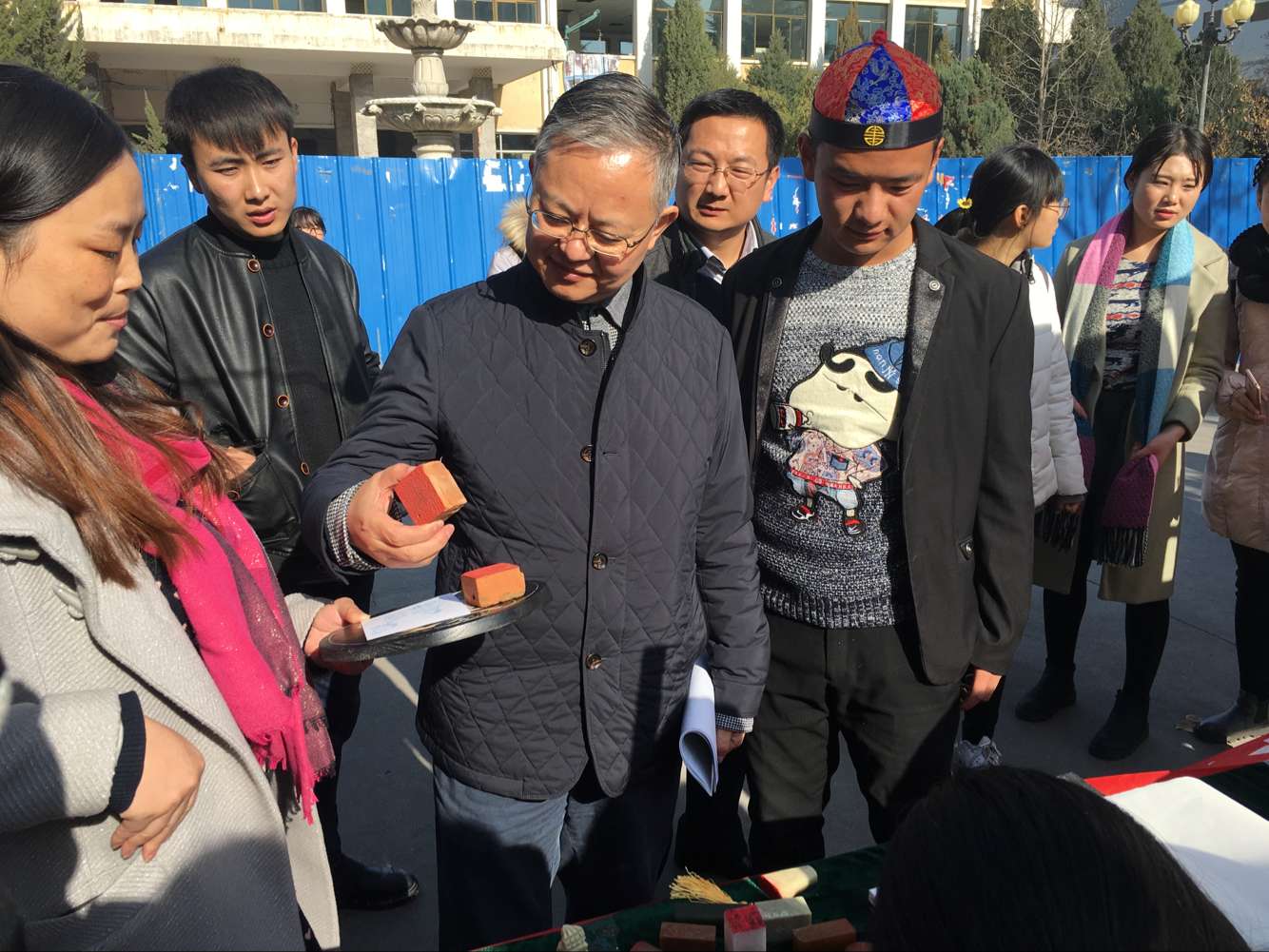 蔡董事长参观活动现场