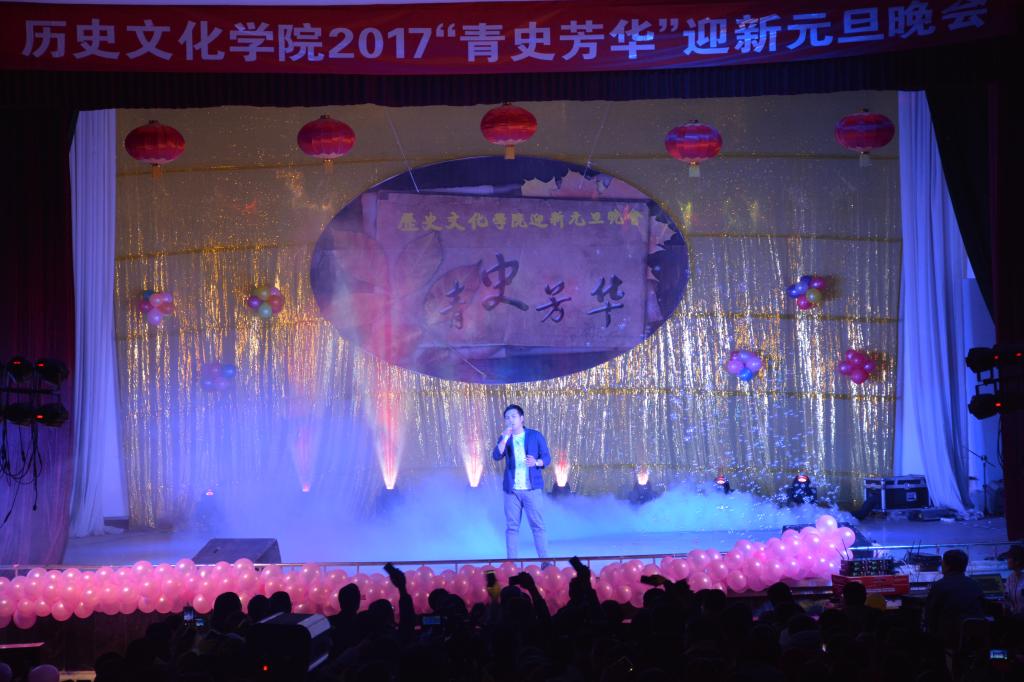 教师献唱《江南》